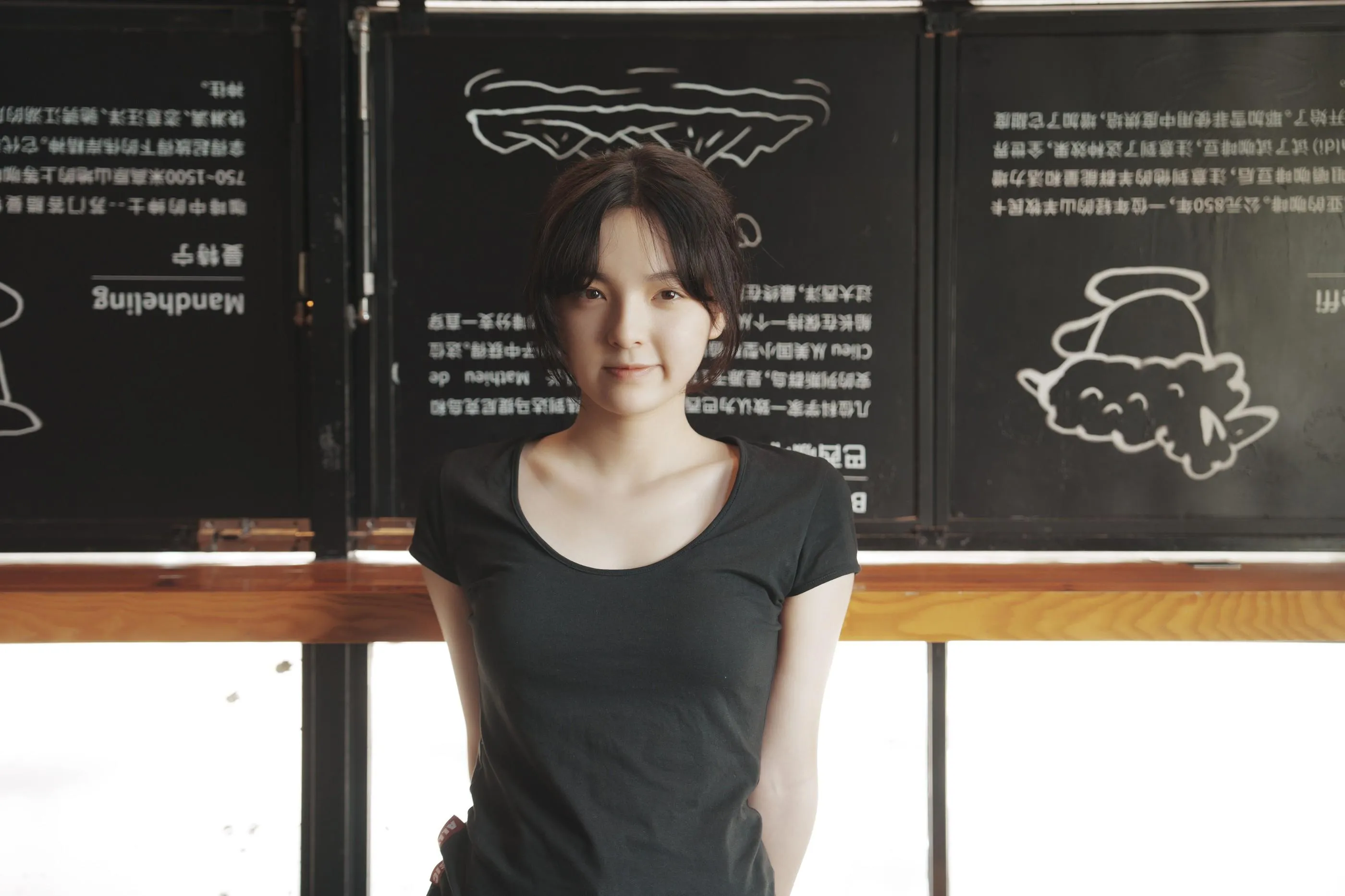 [YITUYU艺图语]2022.09.11 咖啡屋里的素颜女孩 dudu [32P]插图1
